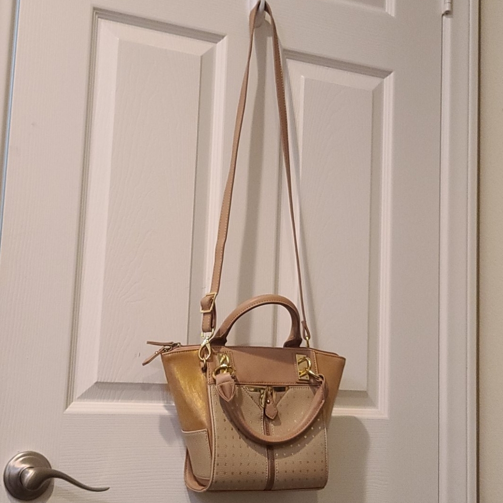 Danielle Nicole crossbody bag!!!